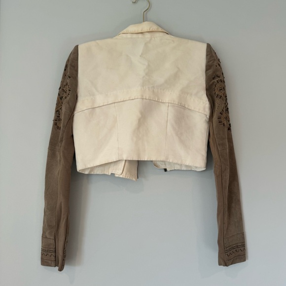 BCBG tan sleeve crop jacket - Picture 5 of 5